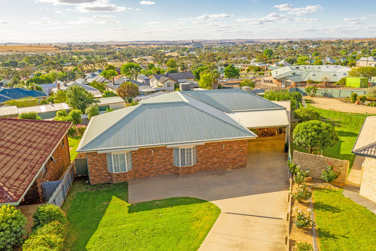 5 Cassia Way Junee New South Wales House for Sale RE/MAX Australia