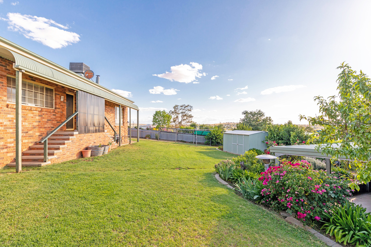 5 Cassia Way Junee New South Wales House for Sale RE/MAX Australia