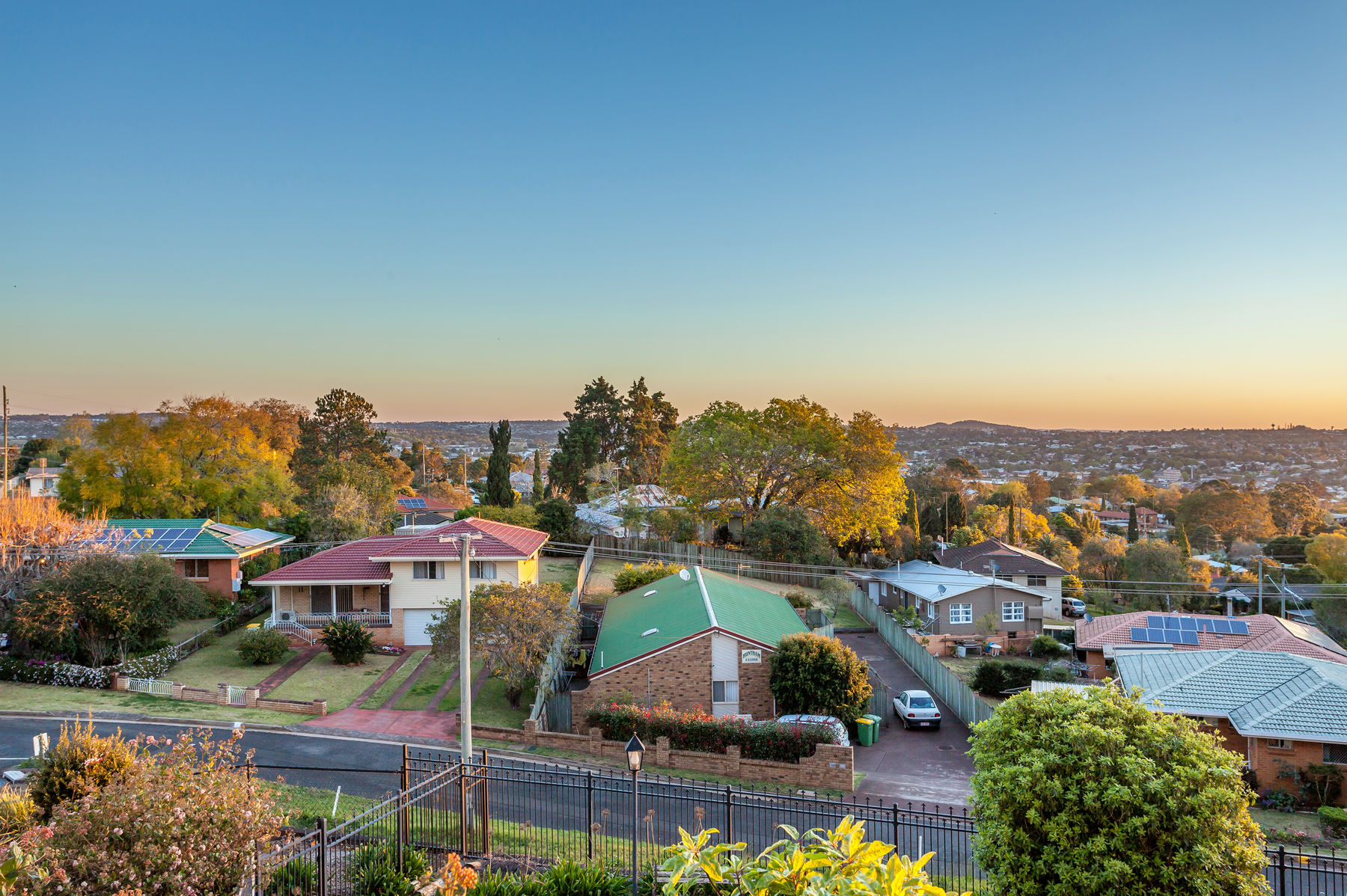 29/2 Benjamin Street Mount Lofty Queensland Unit for Sale RE/MAX