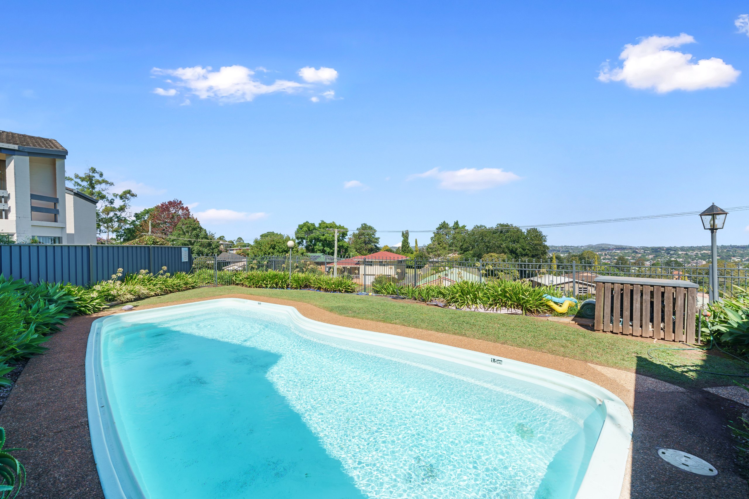 17/2 Benjamin Street Mount Lofty Queensland Unit for Sale RE/MAX