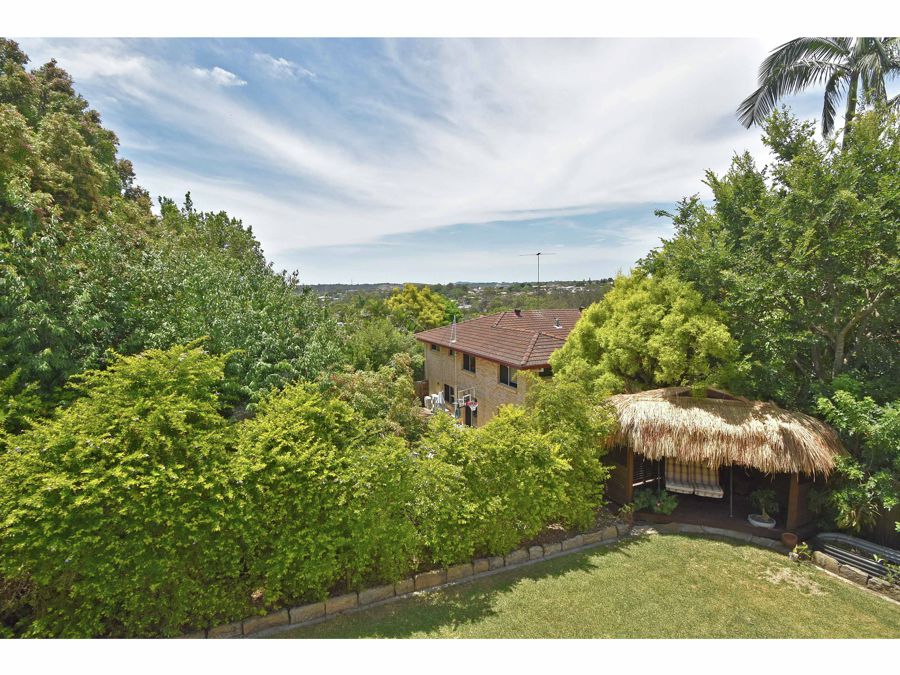 17 Cresthaven Drive Mansfield Queensland House for Sale RE/MAX Australia