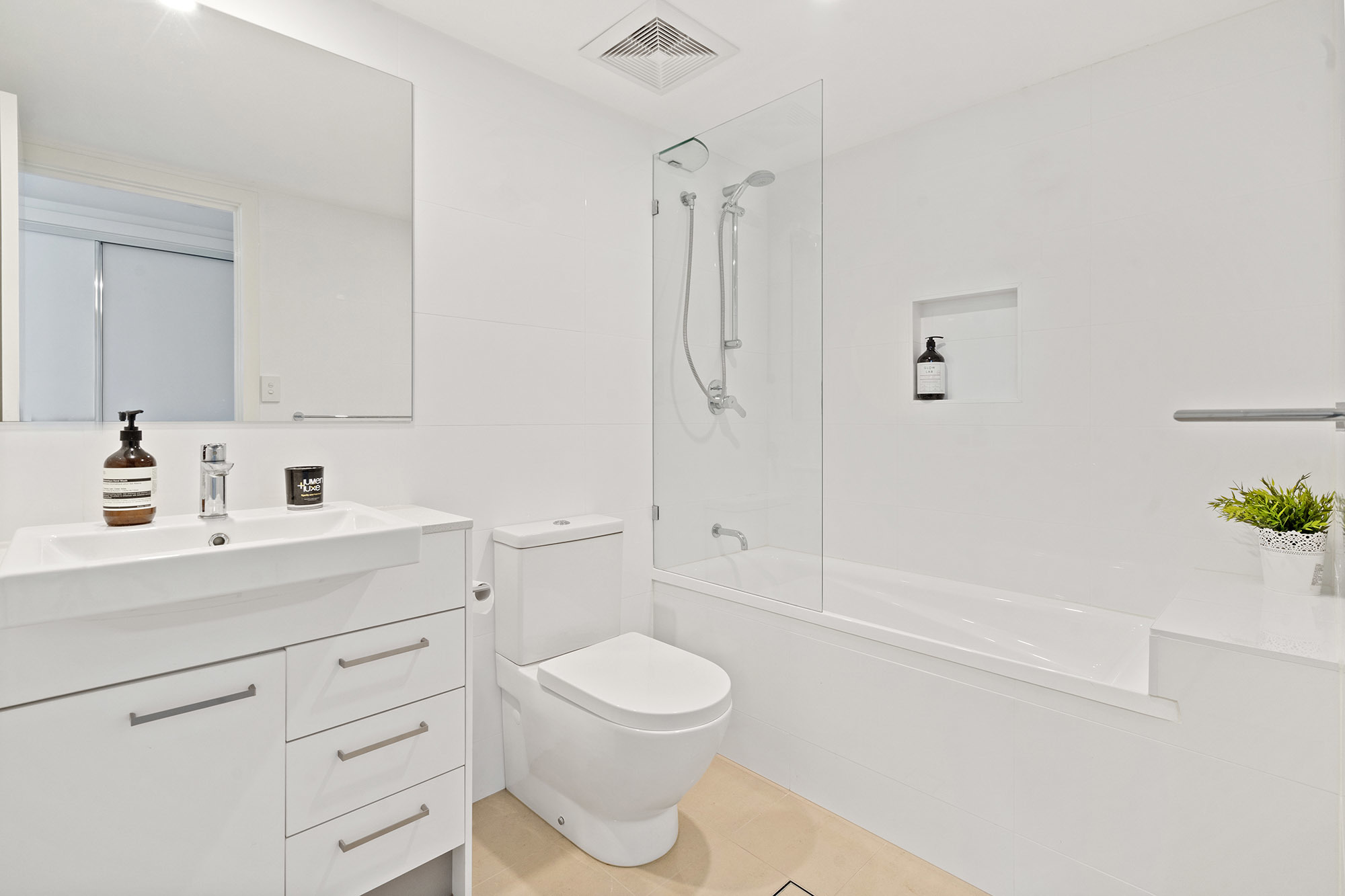 2/19 Pickwick Street Cannon Hill Queensland Apartment for Sale RE/MAX