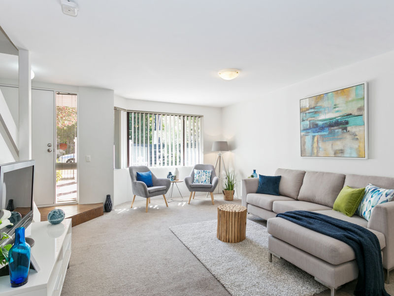 SWANVIEW TERRACE FRONTAGE!