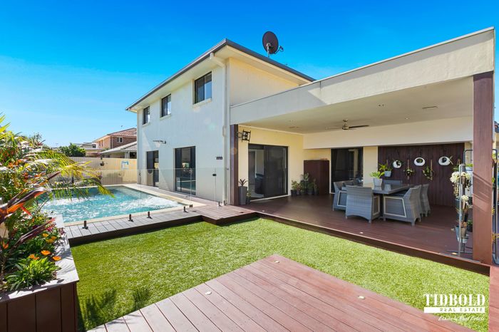 A STYLISH AND MODERN FAMILY HOME