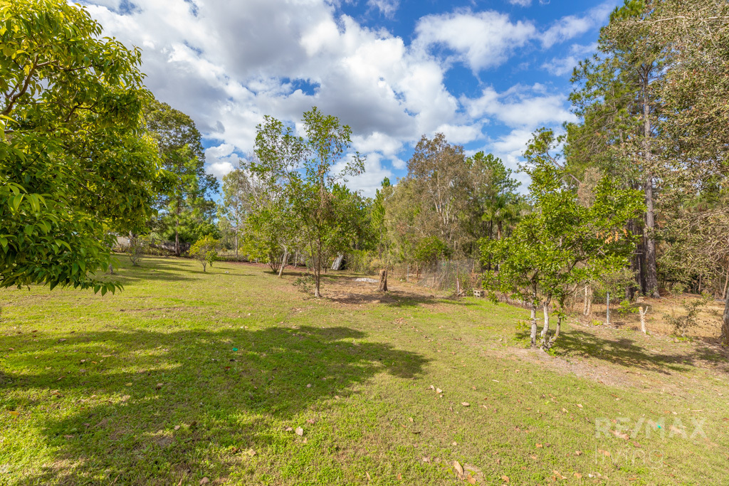 5961 Linden Court Morayfield Queensland AcreageSemirural for Sale