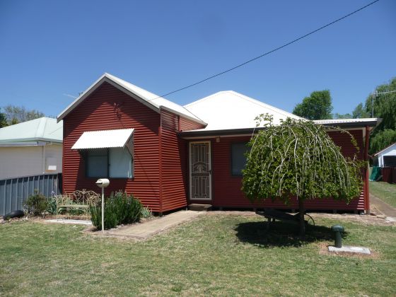 GREAT FAMILY HOME WITH CUBBY HOUSE