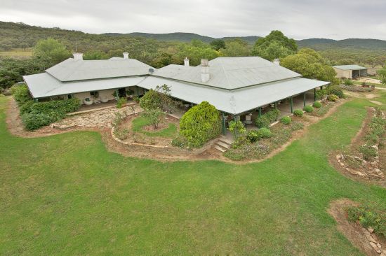 Large Tamworth pastoral holding