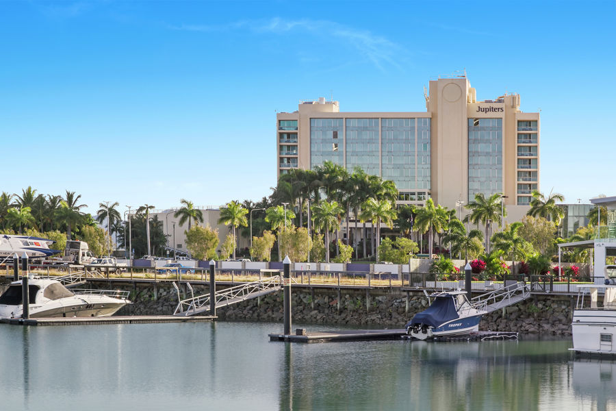 5/48 Sir Leslie Thiess Drive "Breakwater Quays" Townsville City