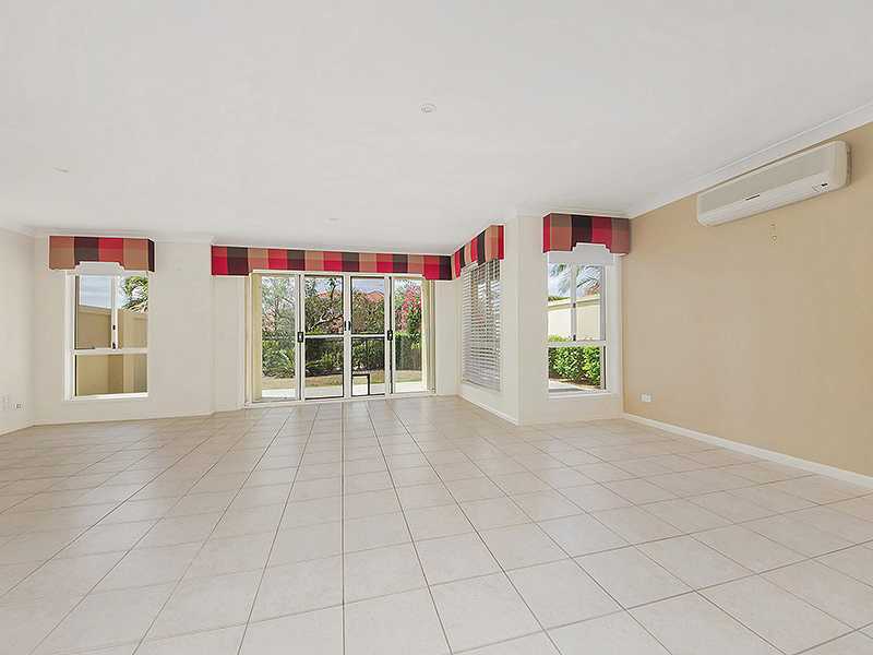 3/3 Robina Town Centre Drive Robina Queensland Townhouse for Sale RE