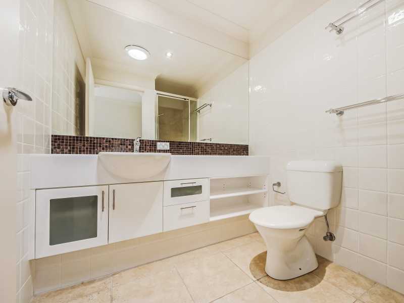 2020 1 The Vistas Drive Emerald Lakes Carrara Queensland Townhouse for Sale RE/MAX Australia