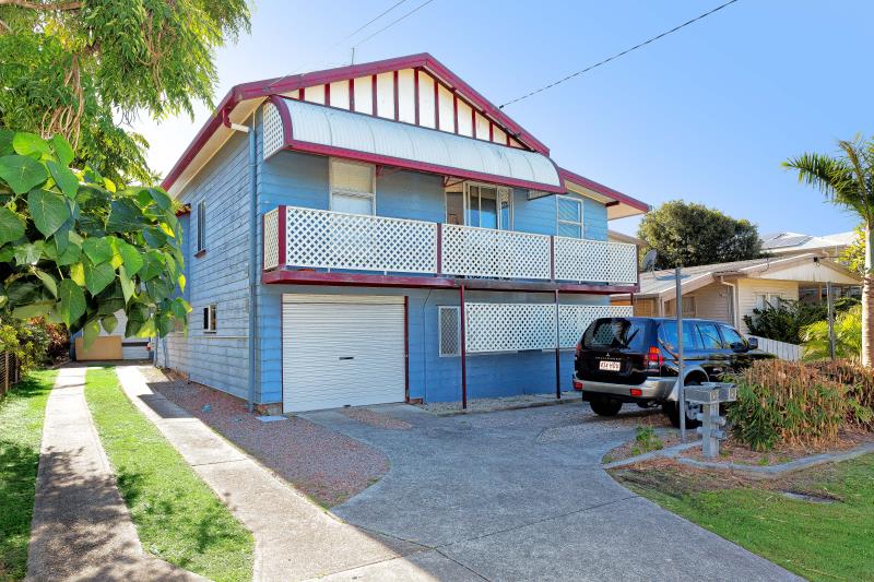 FABULOUS INVESTMENT! FLATS EAST OF OXLEY!