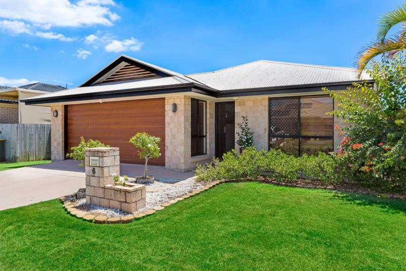 GRANNY WILL LOVE THIS! LOVELY MODERN HOME!