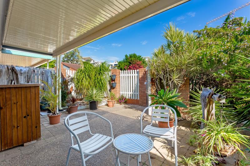GROUND FLOOR UNIT CLOSE TO REDCLIFFE BEACHES