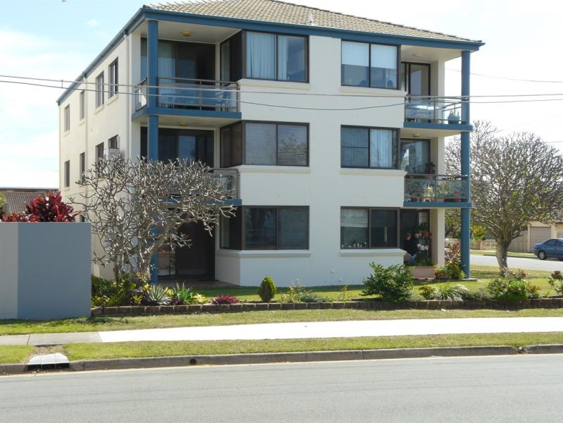SEA FRONT WITH GREAT SEA VIEWS & BREEZES