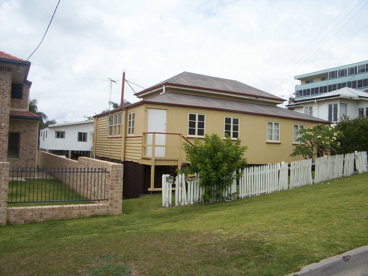 WALKING DISTANCE TO BEACH