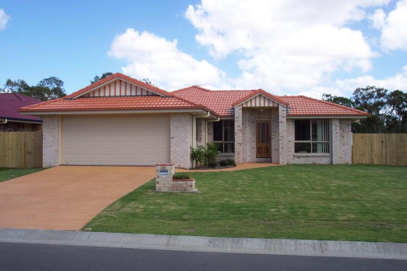 GREAT FAMILY HOME CLOSE TO SCHOOLS AND SHOPS