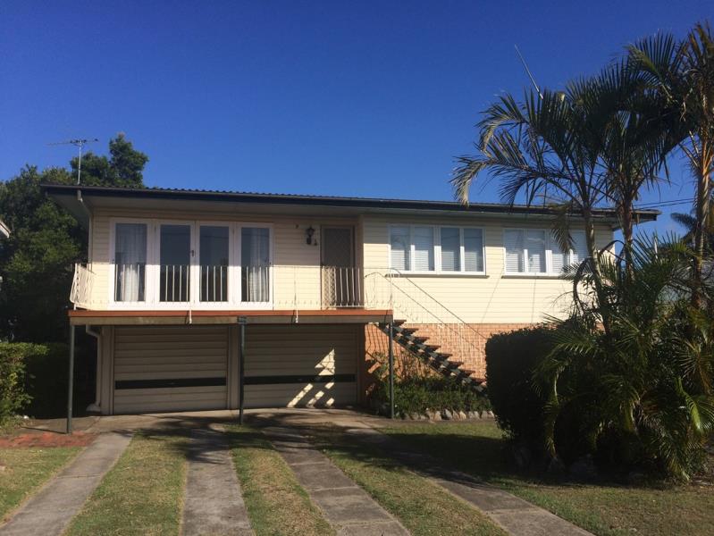 LOVELY HIGH-SET HOME WITH AIR CON & CLOSE TO TRANSPORT