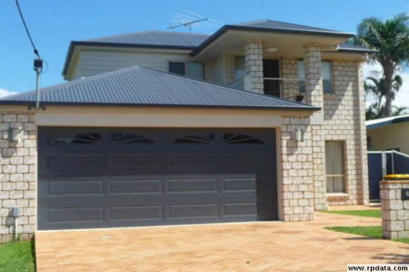 BEAUTIFUL NEAR NEW LARGE FAMILY HOME