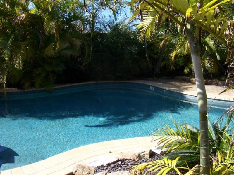 GREAT FAMILY HOME WITH POOL!