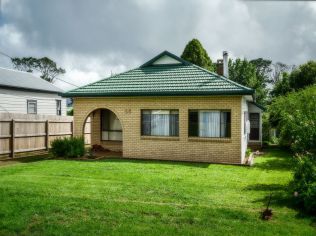 This huge home is set on a big 1505sq2 block in on
