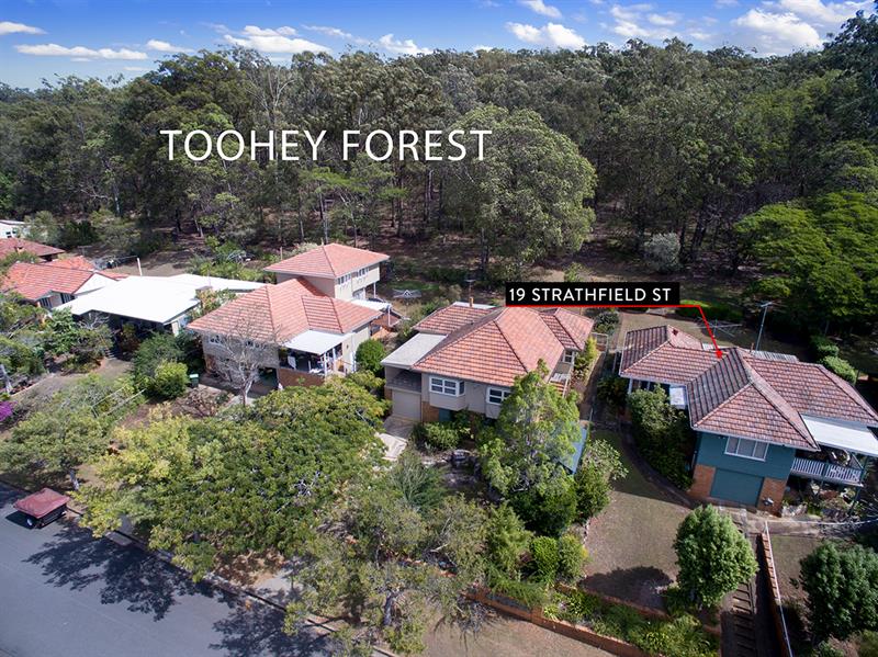 Property in Tarragindi - Price guide  $1,650,000 - $1,750,000