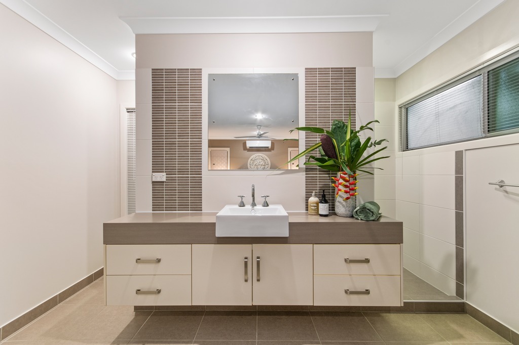 Real Estate in Alice River