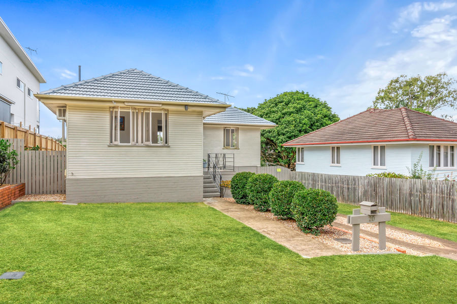 Property in Holland Park West - Sold
