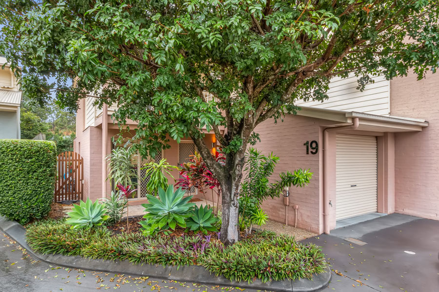 Property in Holland Park West - Sold