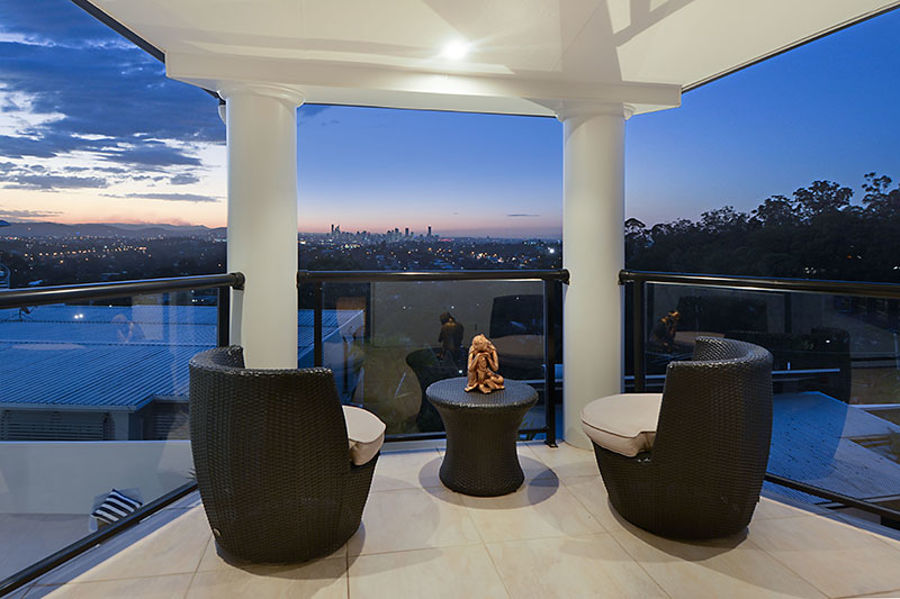 Property in Holland Park West - Sold