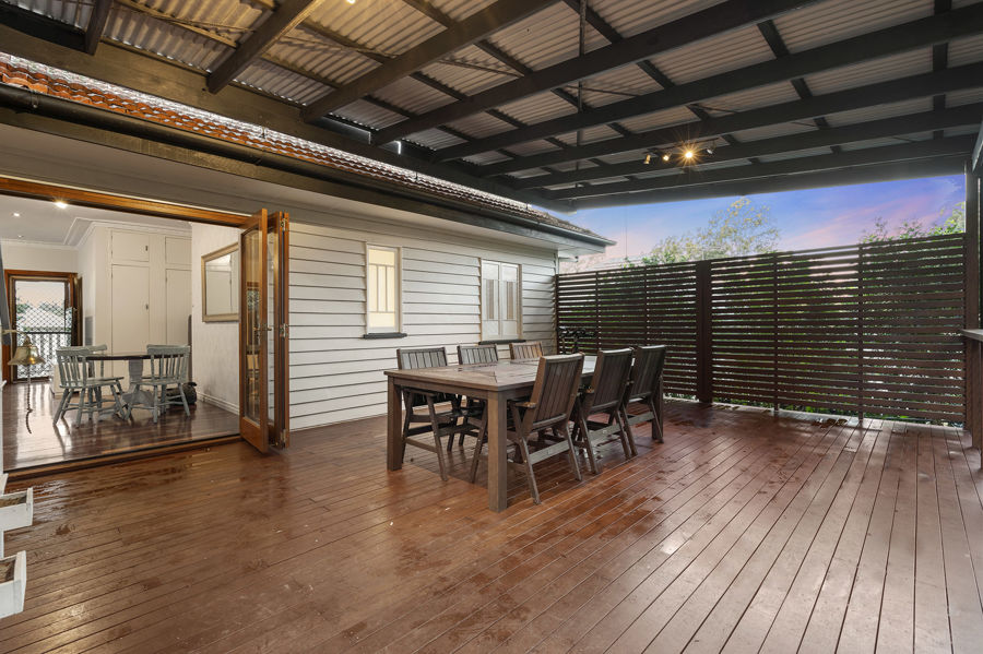 Property in Holland Park West - Sold