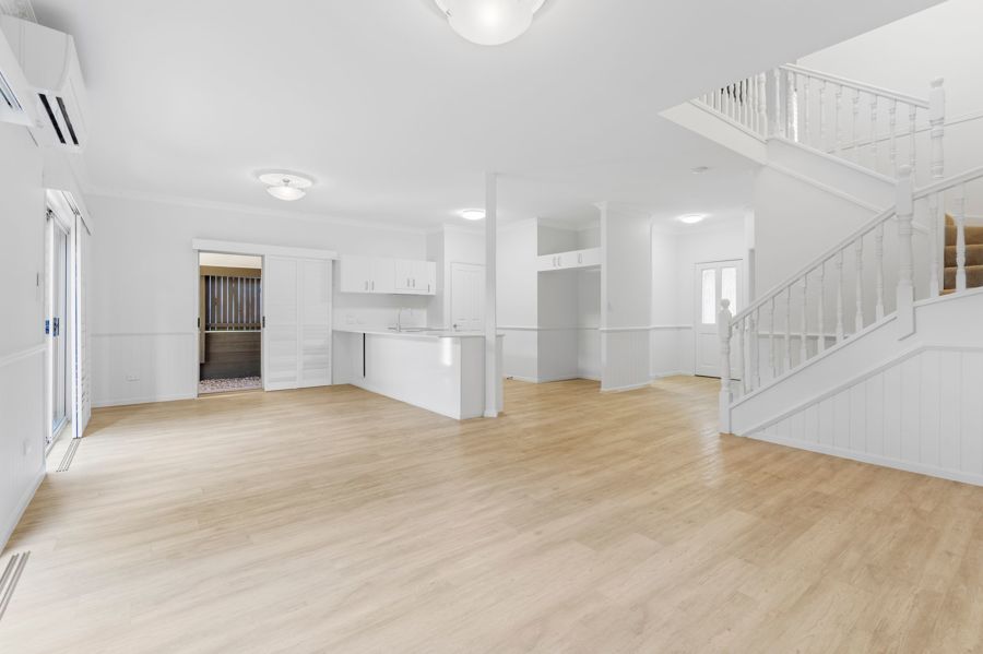 Property in Holland Park West - Leased