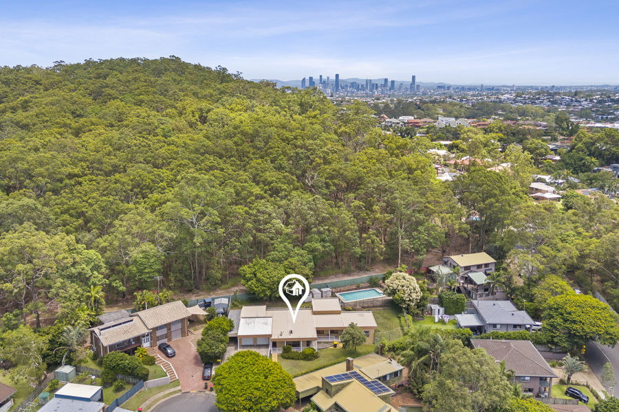 Property in Carina Heights - MUST BE SOLD