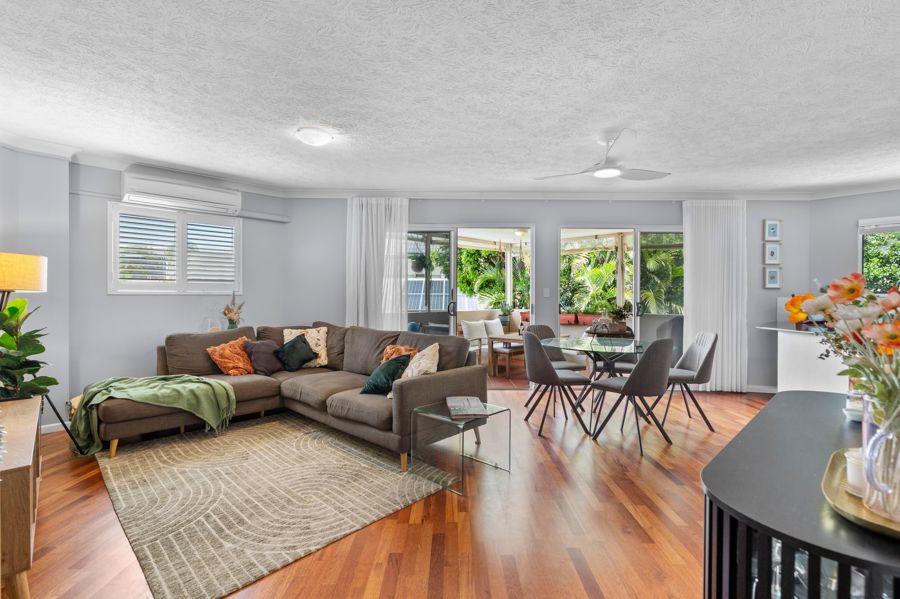 Property in Hawthorne - Offers over $1.090M