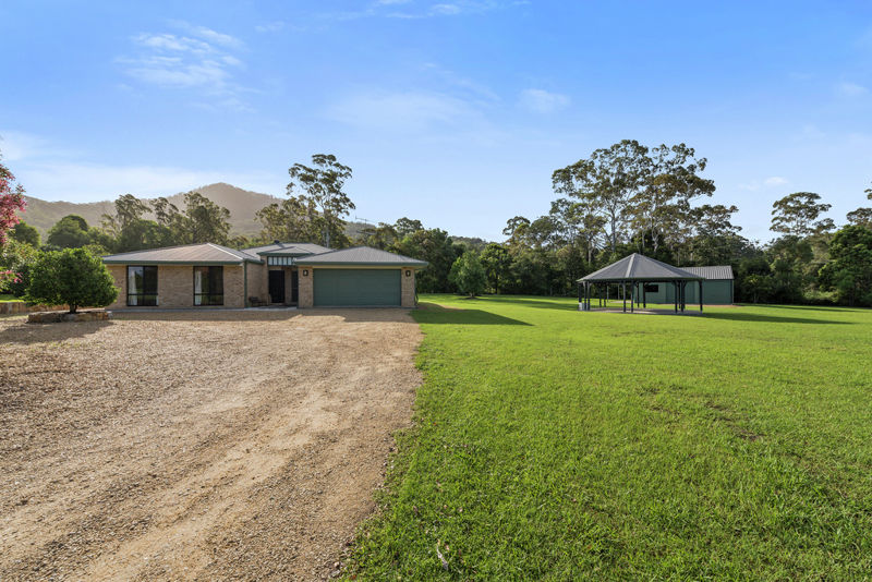 Real Estate in Valla