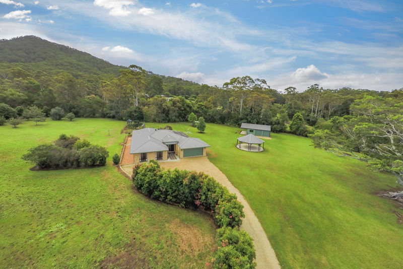 Real Estate in Valla