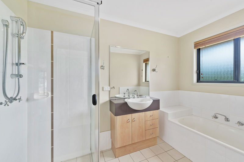 Real Estate in Valla