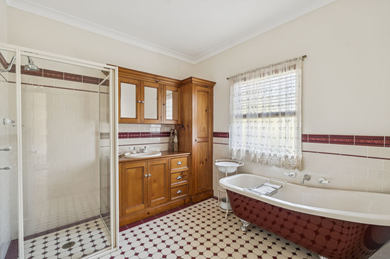 Real Estate in Valla