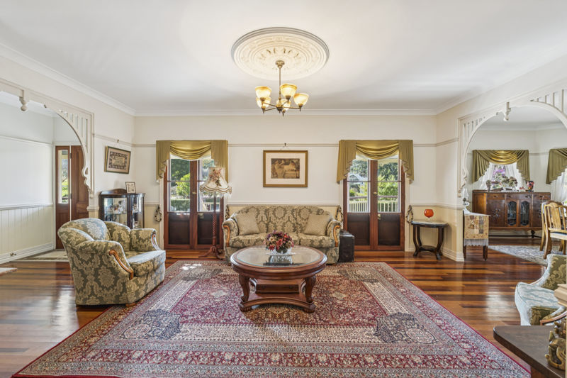 Valla real estate Leased