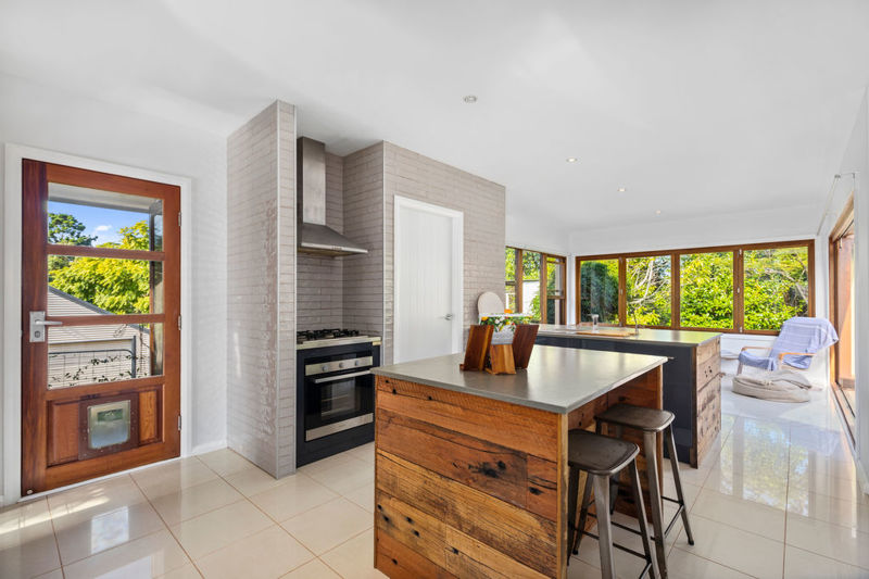 Real Estate in Valla