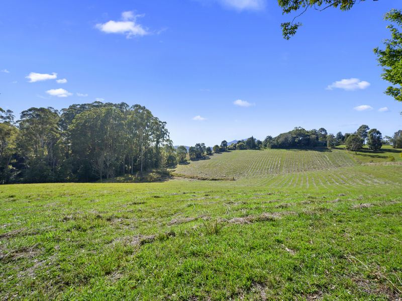 Real Estate in Valla